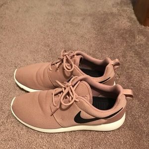 Nike Roshe Size 9